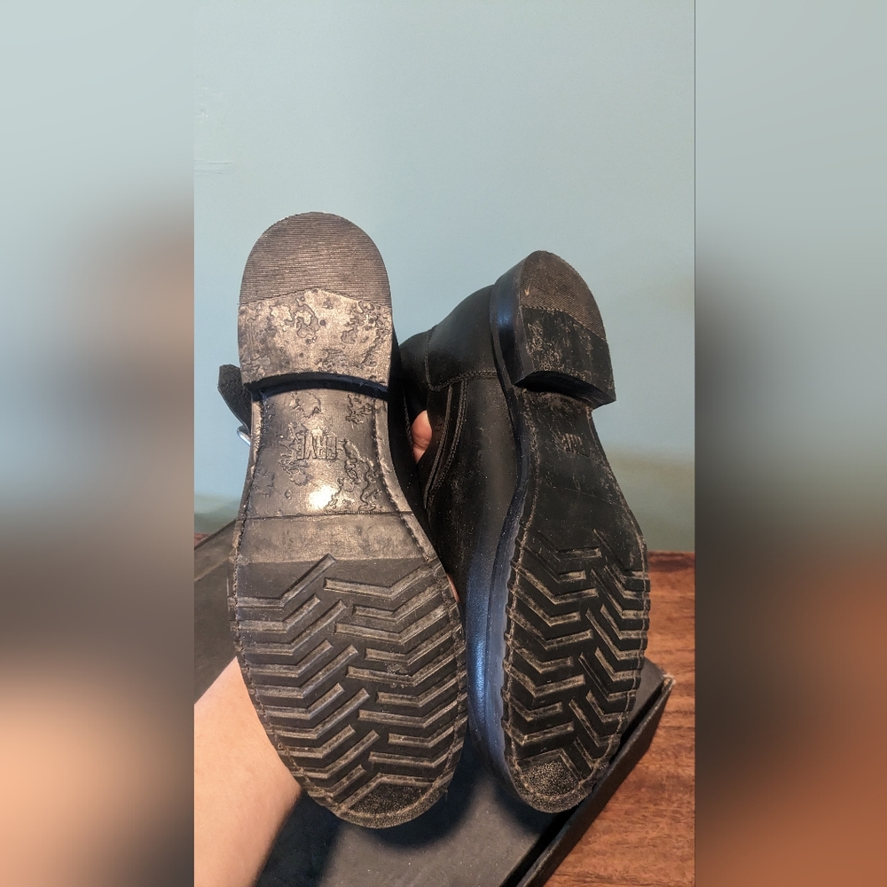 Frye Veronica Bootie size 11 Black - Picture 3 of 8